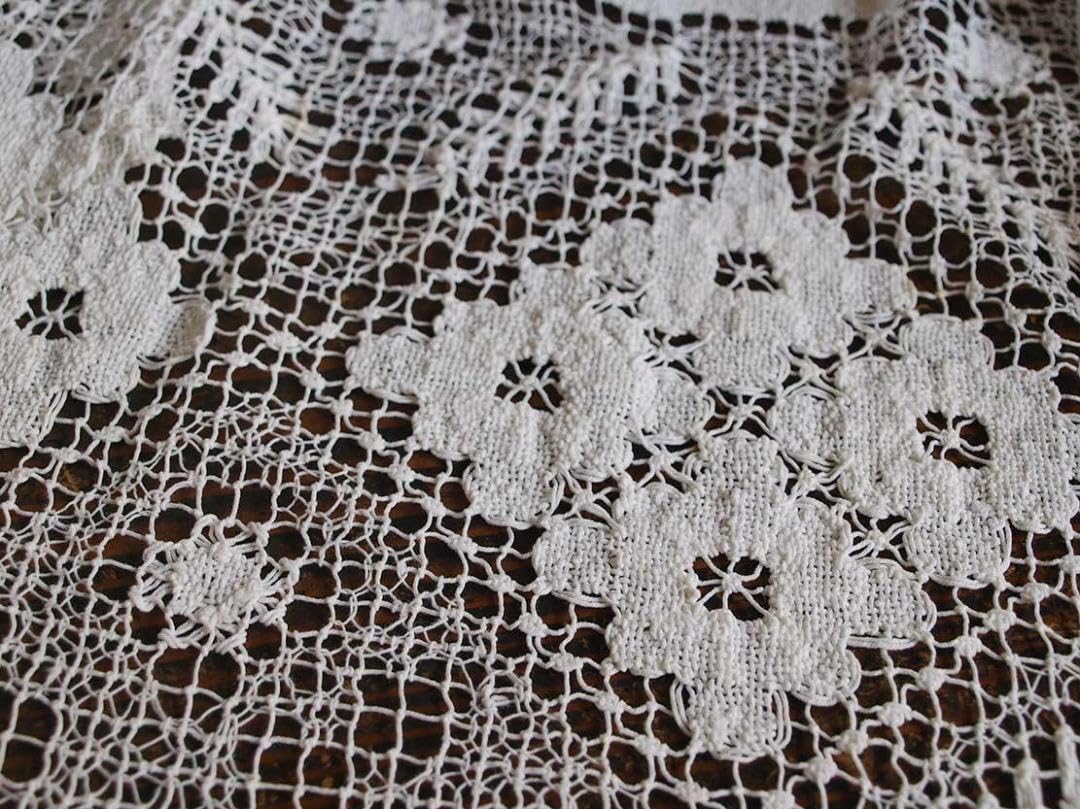 PAUL__ フィレレース丸 テーブルクロス 刺繍レース 花柄 /K032 PAUL__ フィレレース丸 テーブルクロス 刺繍レース 花柄 /K032